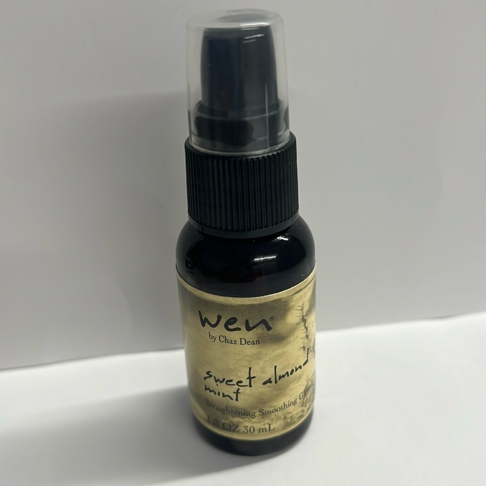 WEN by Chaz Dean Straightening Smoothing Gloss Pump 1 fl oz. Sweet Almond Mint